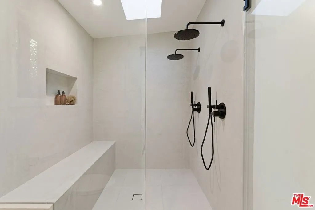 7401 Costello Avenue, Van Nuys, California 91405 home-pic-26