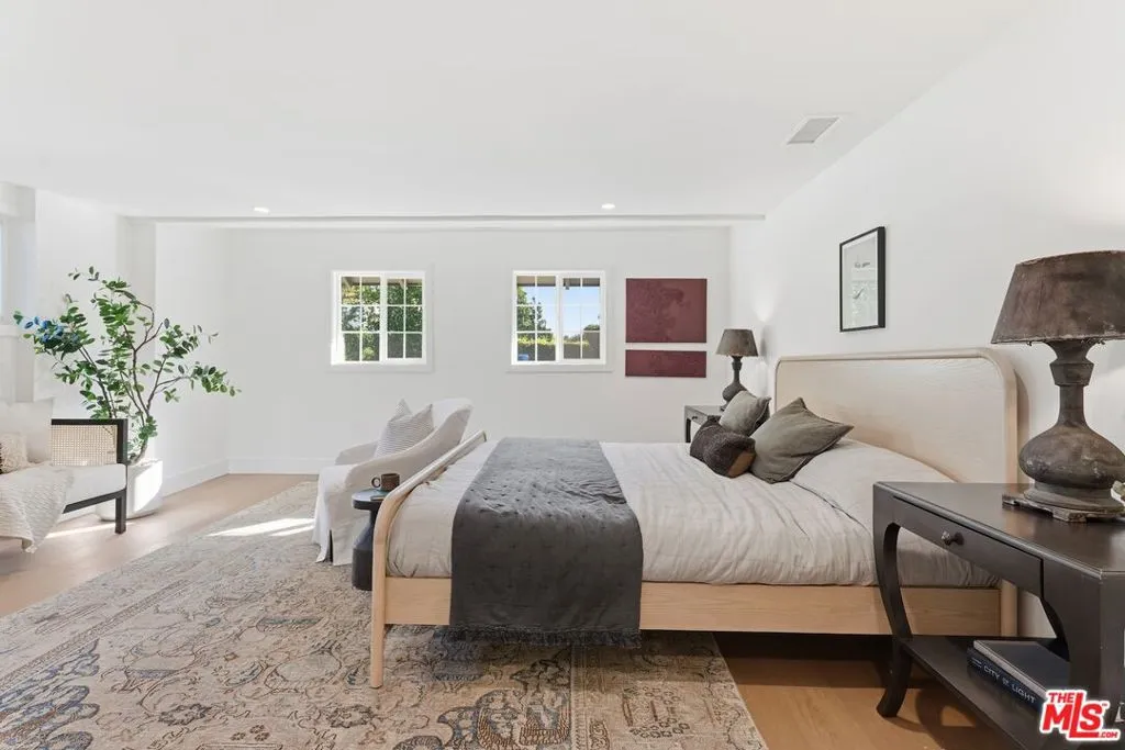 7401 Costello Avenue, Van Nuys, California 91405 home-pic-28