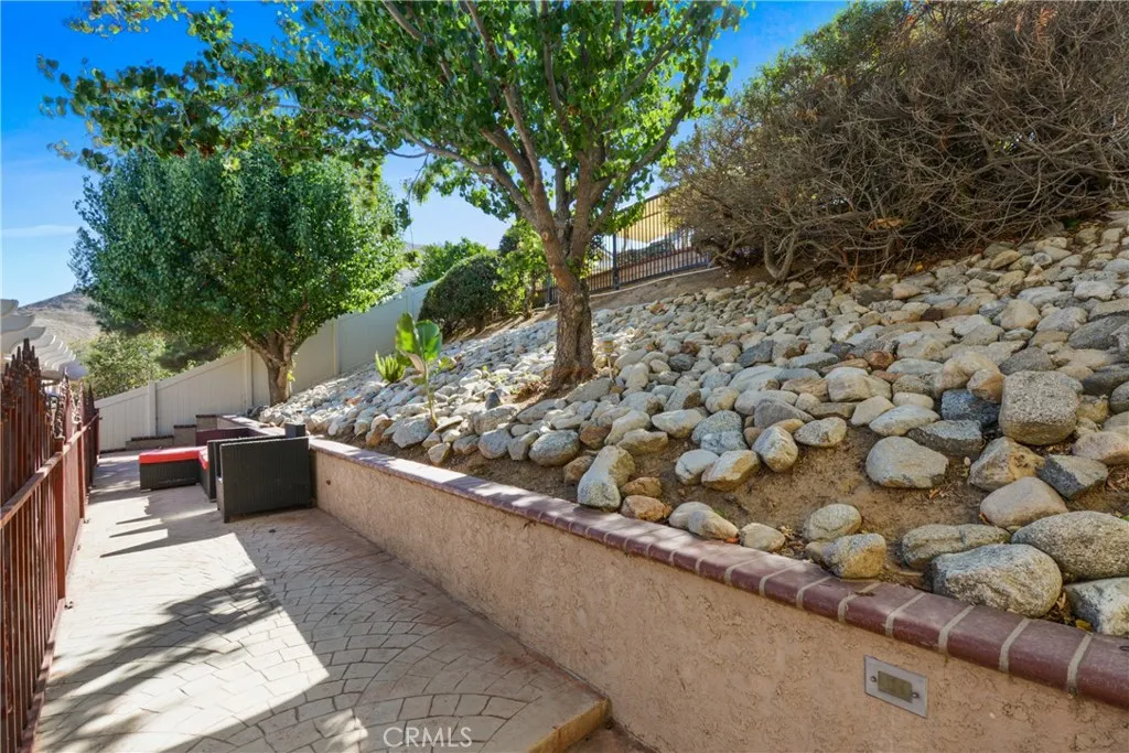 17049 La Vesu Rd., Fontana, California 92337 home-pic-23