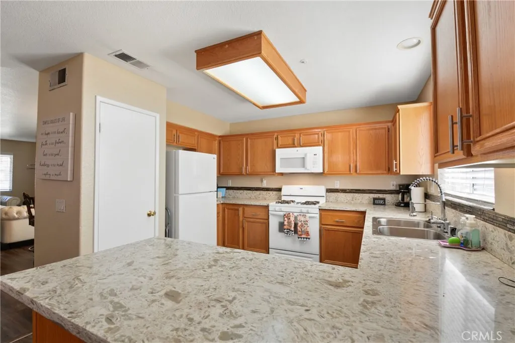 17049 La Vesu Rd., Fontana, California 92337 home-pic-8