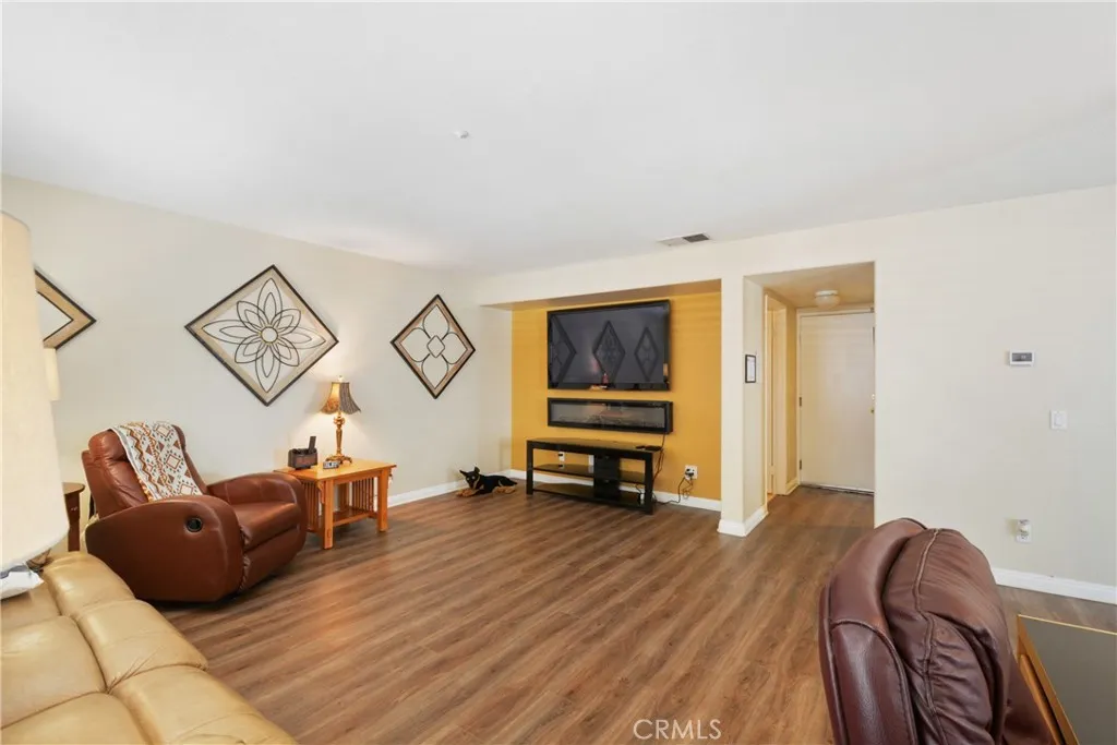 17049 La Vesu Rd., Fontana, California 92337 home-pic-10