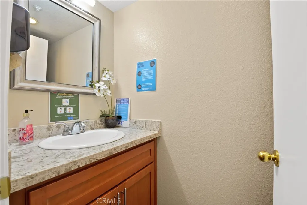 17049 La Vesu Rd., Fontana, California 92337 home-pic-11