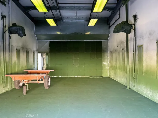 Paint bay