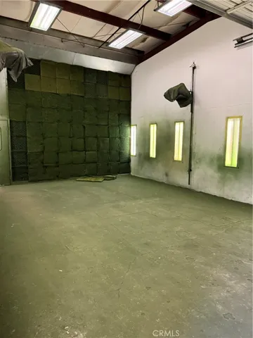 Paint bay