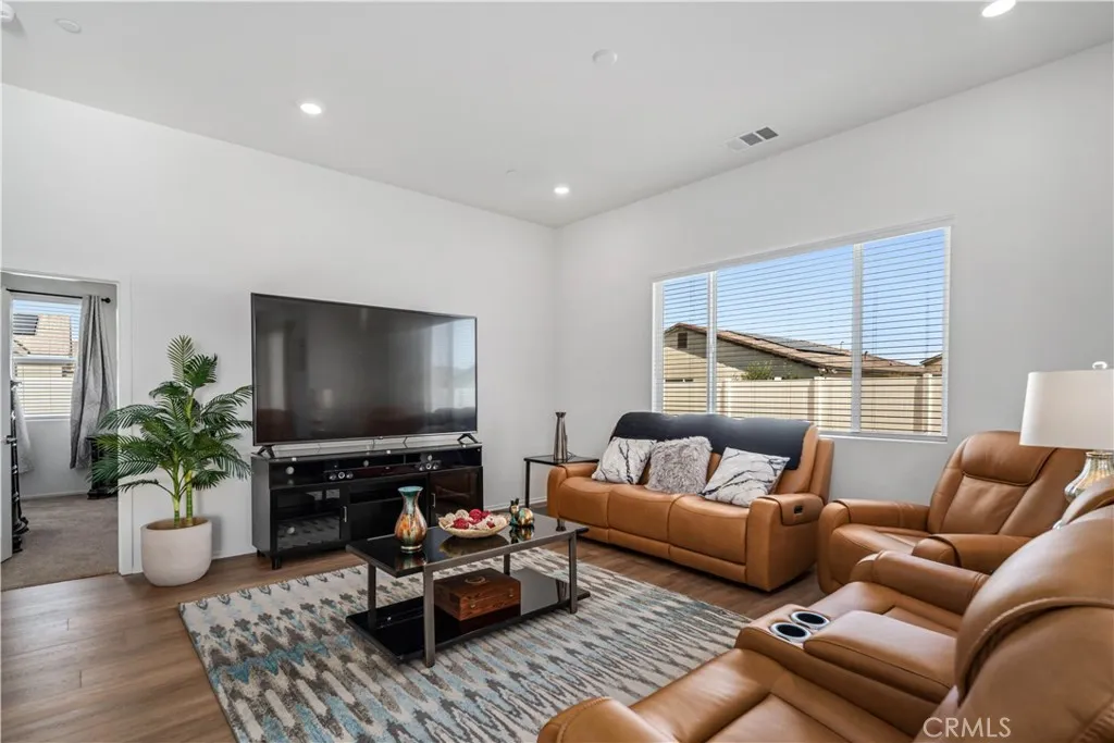 45628 Rachel Avenue, Lancaster, California 93535 home-pic-7