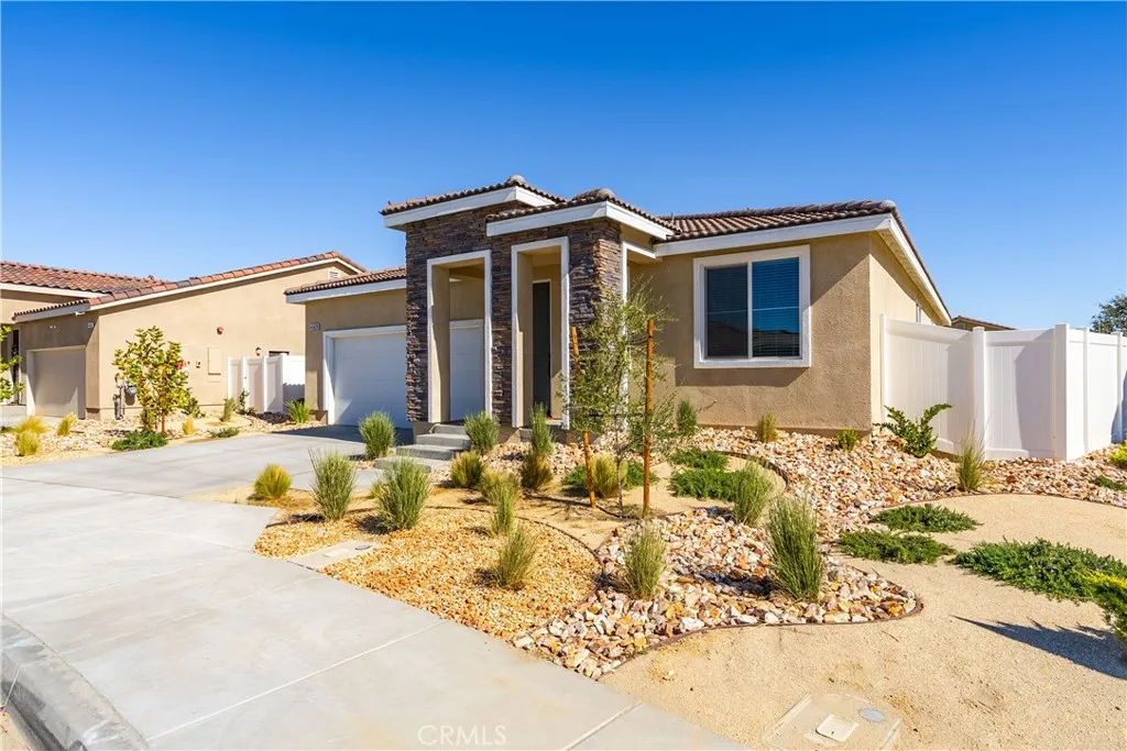 45628 Rachel Avenue, Lancaster, California 93535 home-pic-1