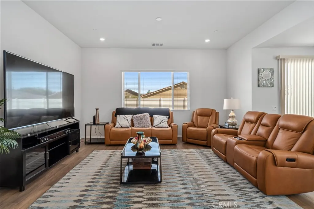 45628 Rachel Avenue, Lancaster, California 93535 home-pic-6