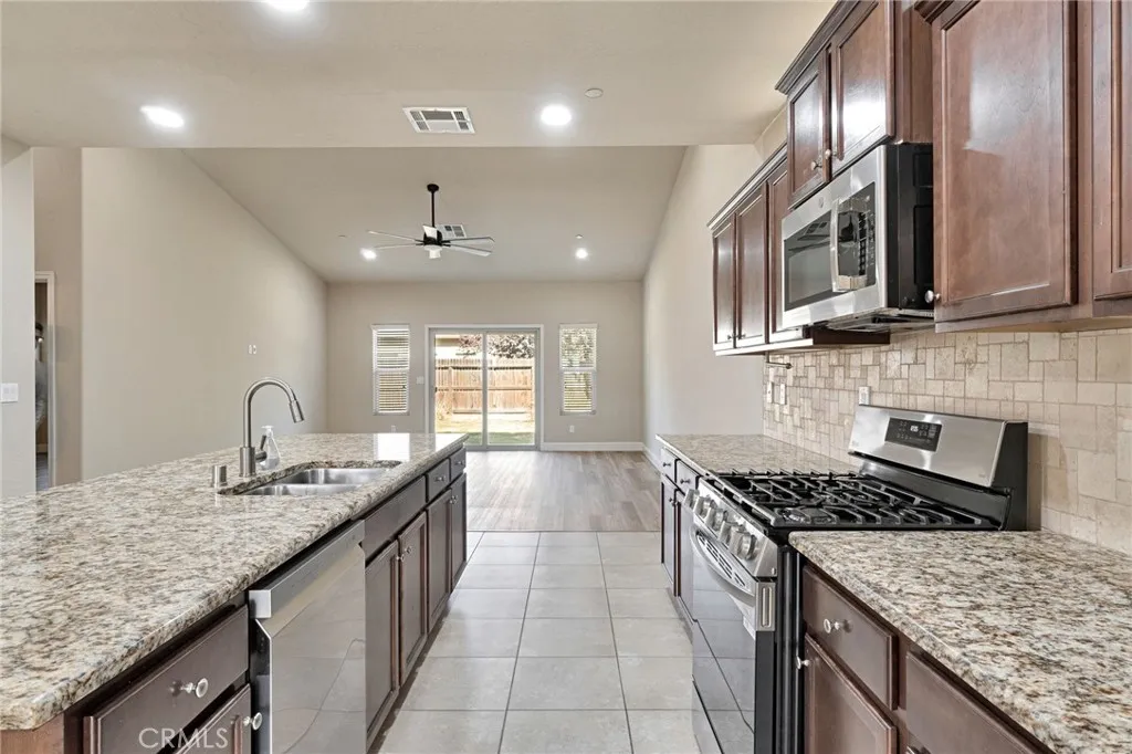 6165 E Farrin, Fresno, California 93727 home-pic-13