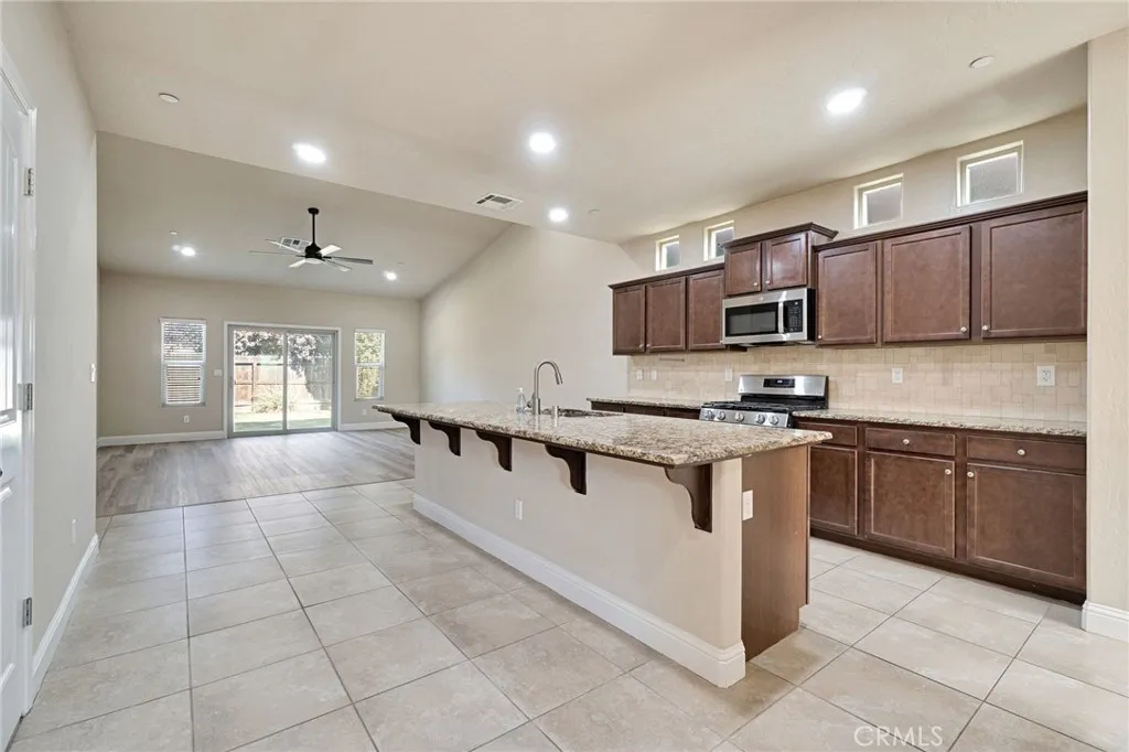 6165 E Farrin, Fresno, California 93727 home-pic-5