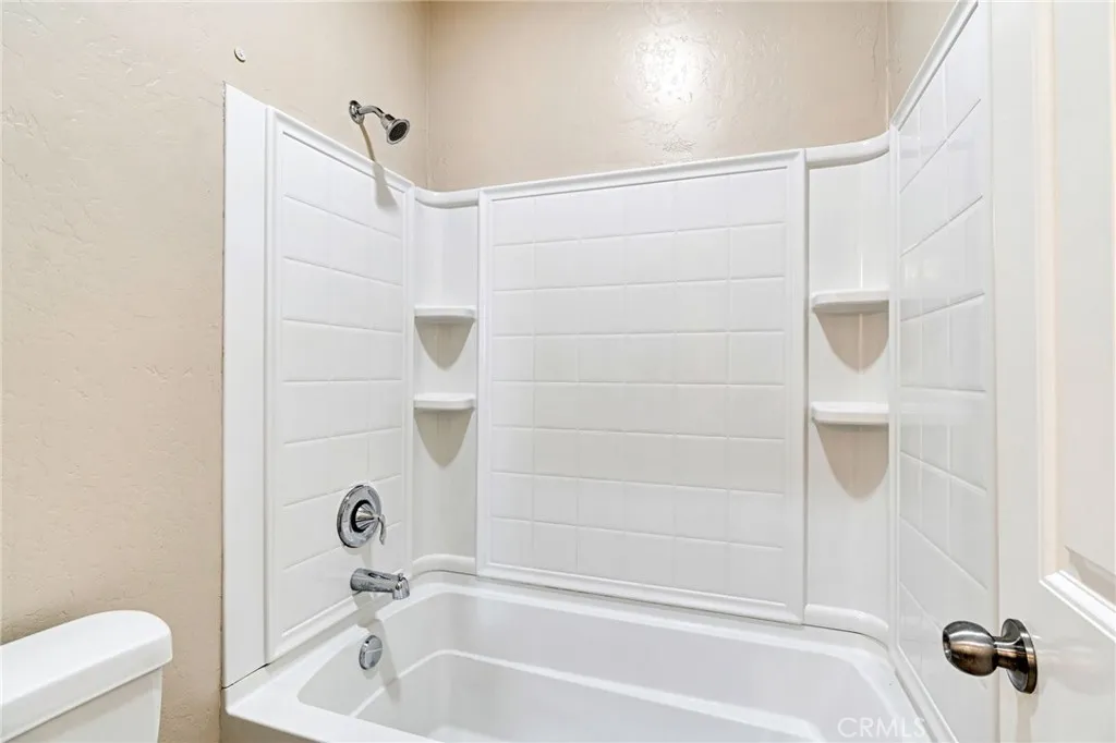 6165 E Farrin, Fresno, California 93727 home-pic-36