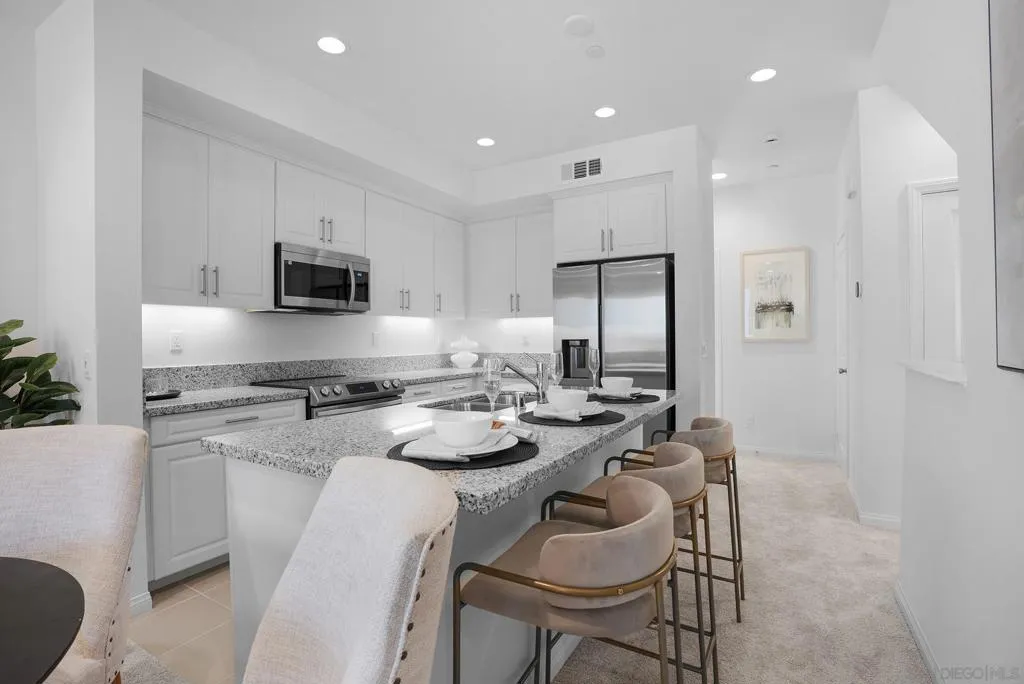 370 Gateway Dr, El Cajon, California 92020 home-pic-13