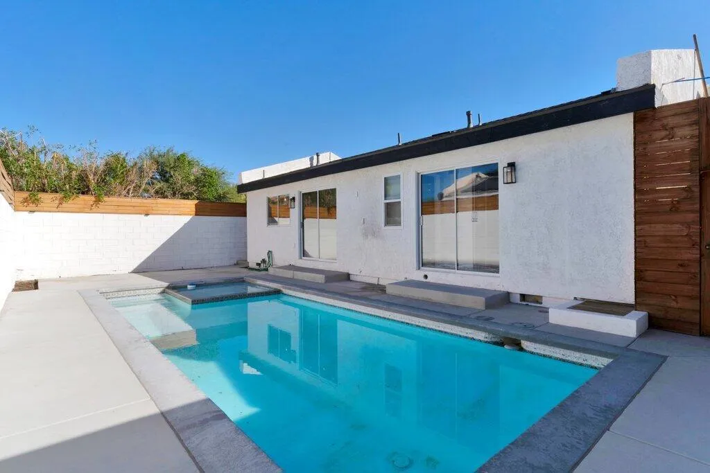 3291 N Sandspring Drive, Palm Springs, California 92262 home-pic-3