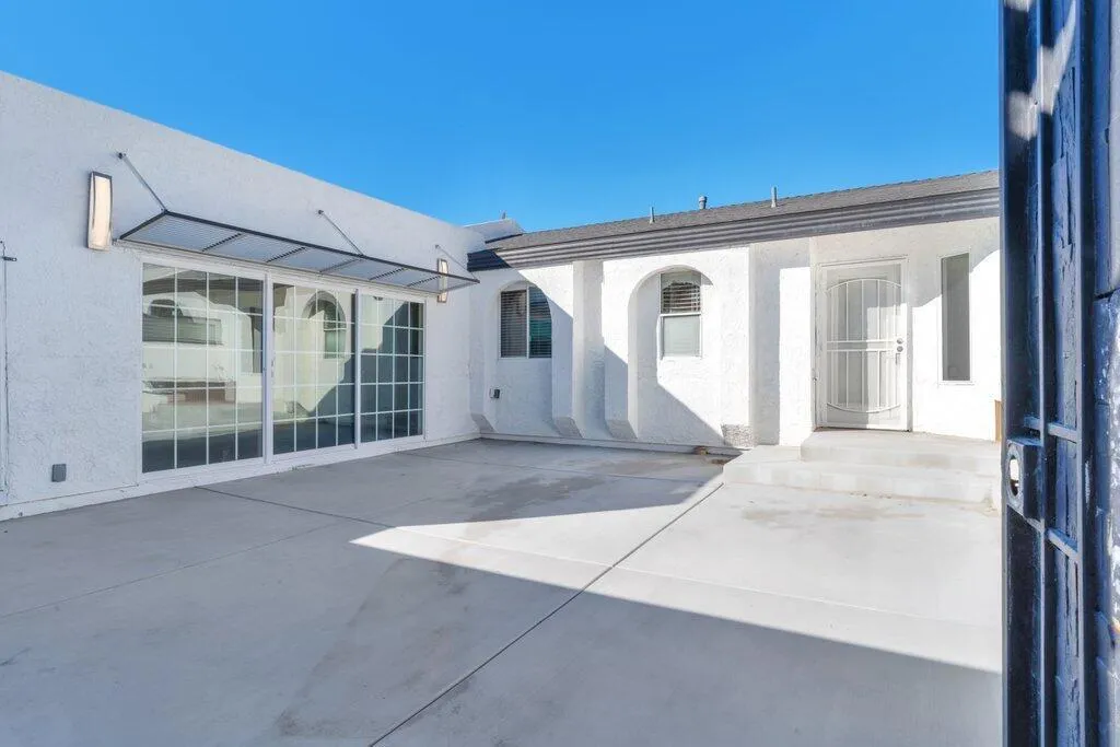 3291 N Sandspring Drive, Palm Springs, California 92262 home-pic-2