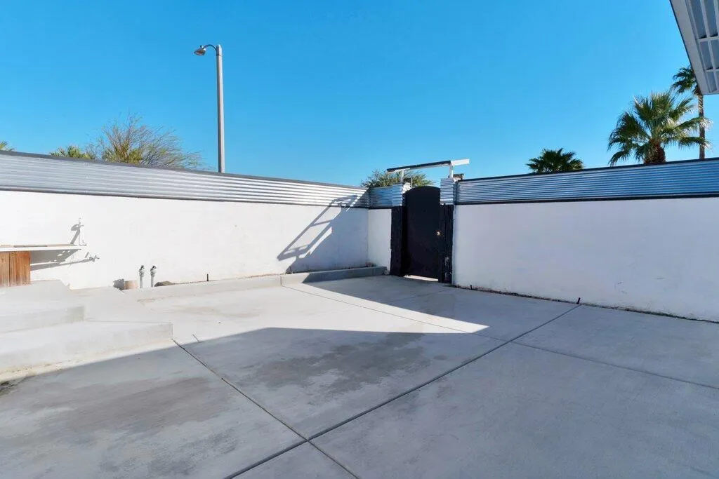 3291 N Sandspring Drive, Palm Springs, California 92262 home-pic-30