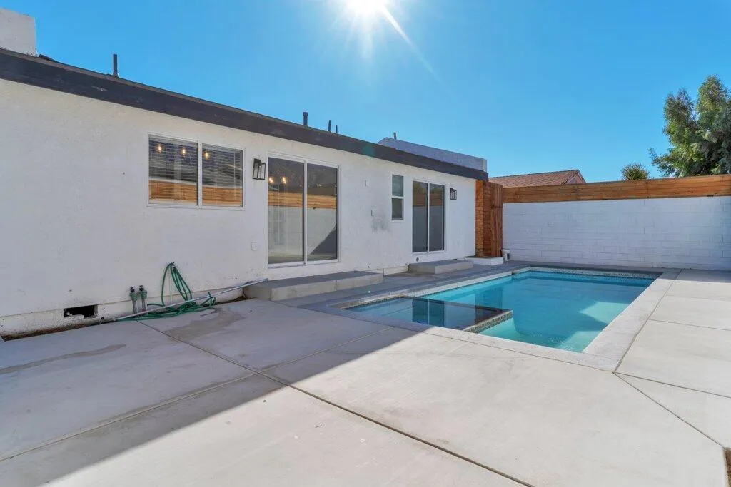 3291 N Sandspring Drive, Palm Springs, California 92262 home-pic-4