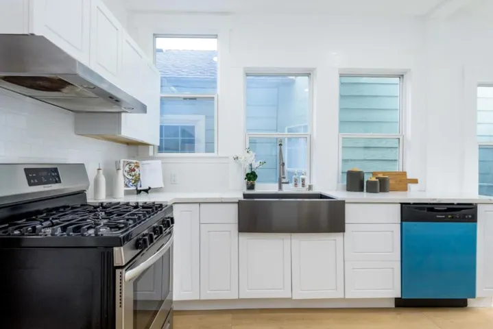 961 Hanover Street, Daly City, California 94014