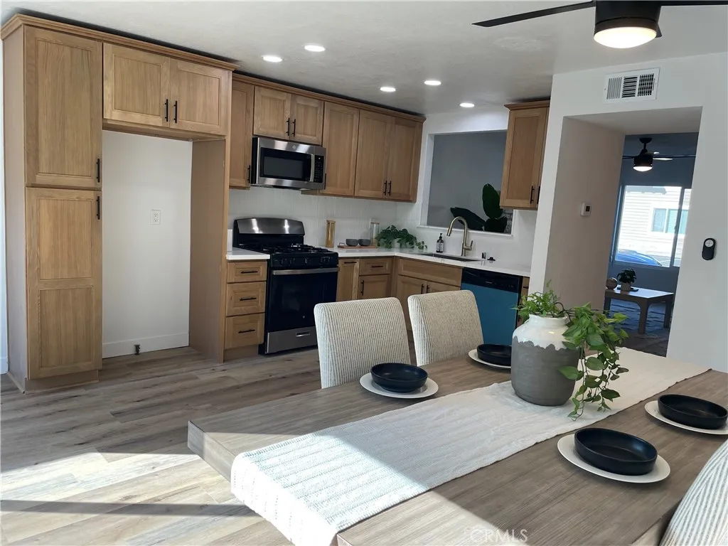 700 W Walnut Avenue 58, Orange, California 92868 home-pic-0