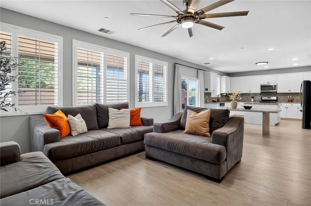 14991 Mandalay Lane, Victorville, California 92394 home-pic-8