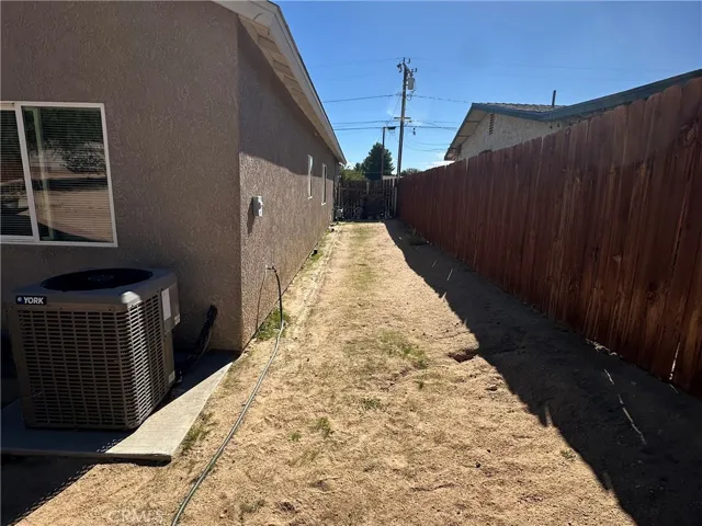 16312 Molino, Victorville, California 92395