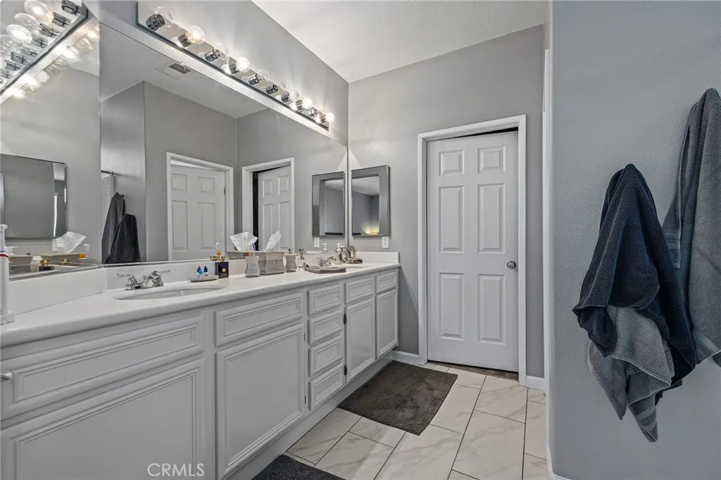 13593 Gray Hawk Court, Eastvale, California 92880 home-pic-25