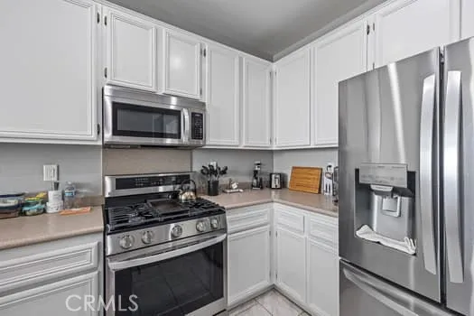 13593 Gray Hawk Court, Eastvale, California 92880 home-pic-6