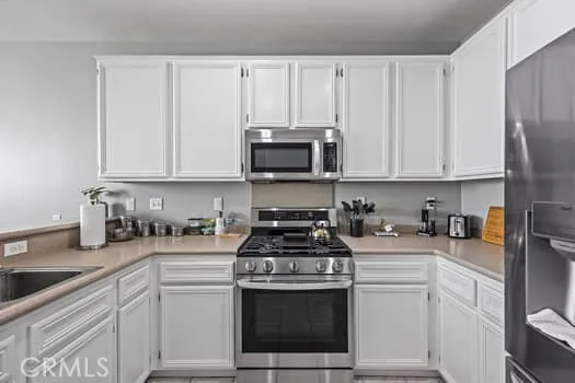 13593 Gray Hawk Court, Eastvale, California 92880 home-pic-5