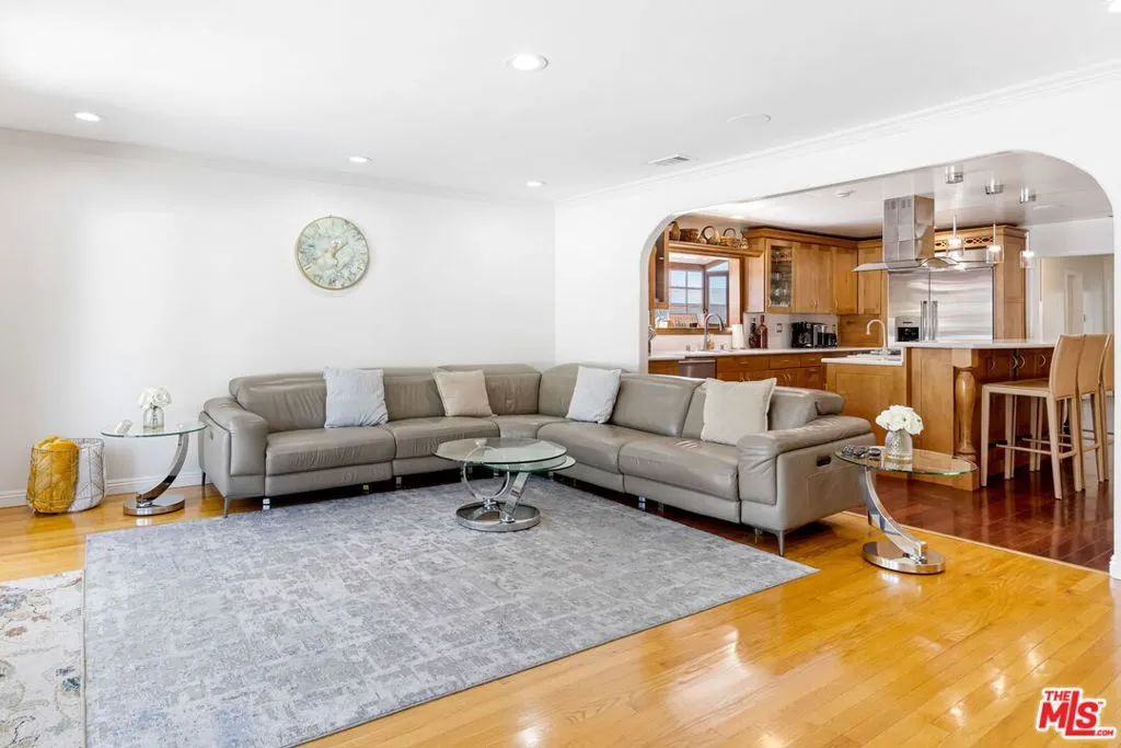 6430 S Sherbourne Drive, Los Angeles, California 90056 home-pic-10