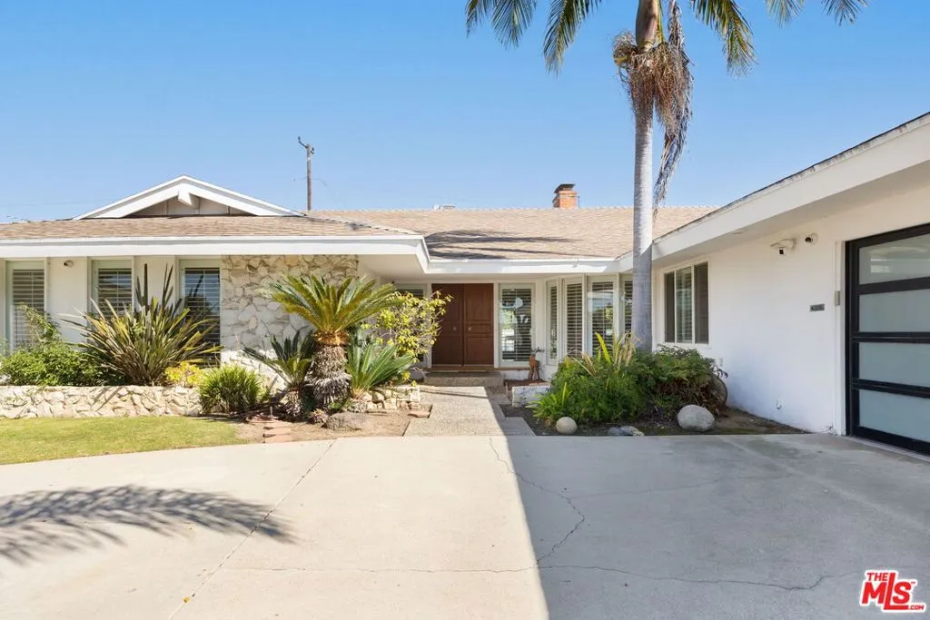 6430 S Sherbourne Drive, Los Angeles, California 90056 home-pic-1