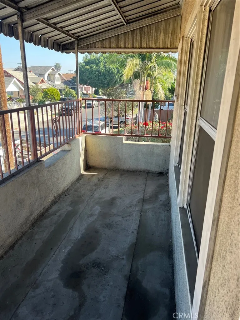 250 W 49th Street 2, Los Angeles, California 90037 home-pic-10