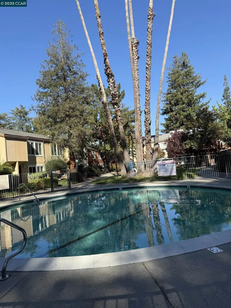 3055 Treat Blvd 36, Concord, California 94518 home-pic-12