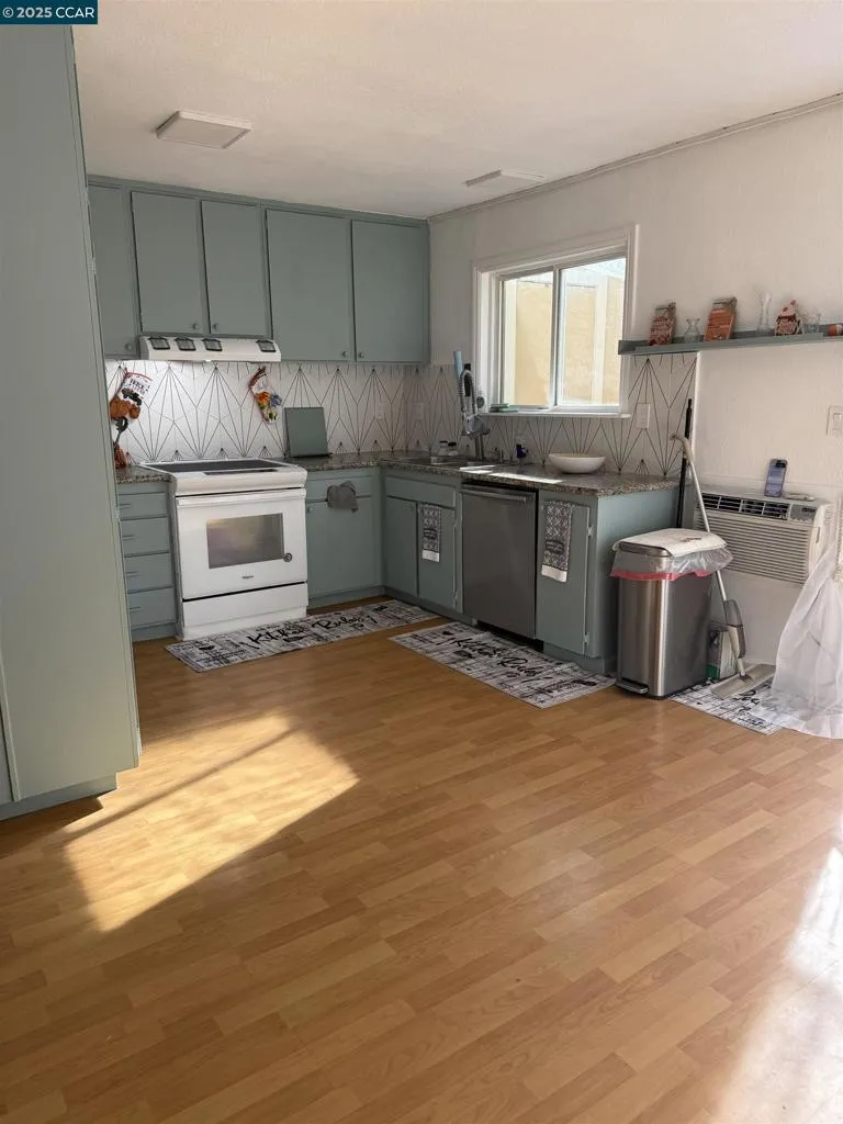 3055 Treat Blvd 36, Concord, California 94518 home-pic-1
