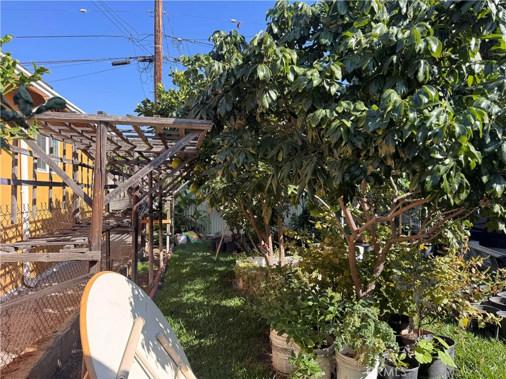 1300 S Date, Alhambra, California 91803 home-pic-25