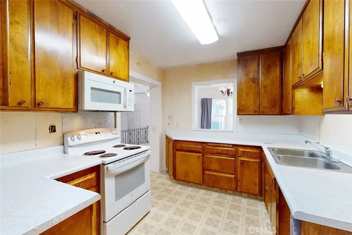 353 N Lawrence Avenue, Yuba City, California 95991
