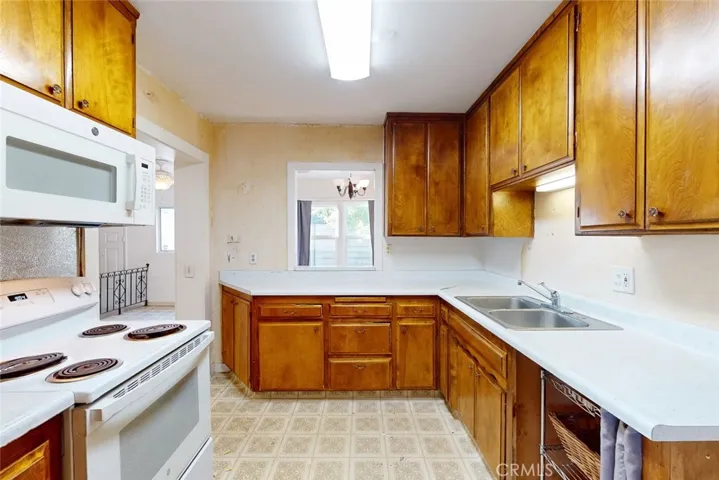 353 N Lawrence Avenue, Yuba City, California 95991