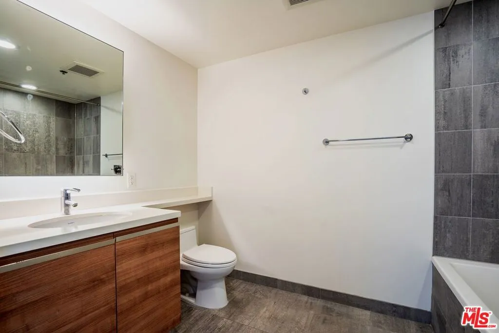 3785 Wilshire Boulevard 1710, Los Angeles, California 90010 home-pic-19
