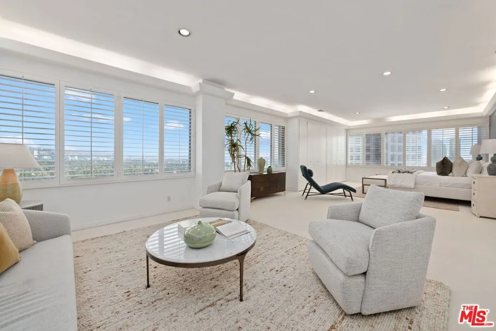 875 Comstock Avenue Ph-a, Los Angeles, California 90024 home-pic-16