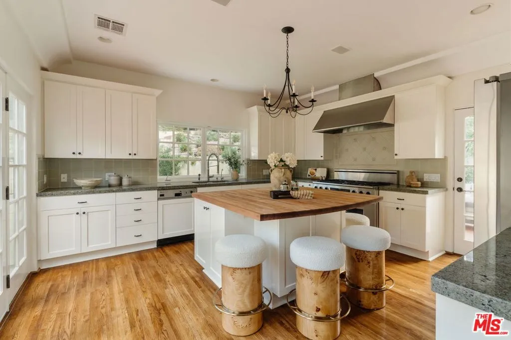 3410 La Sombra Drive, Los Angeles, California 90068 home-pic-10