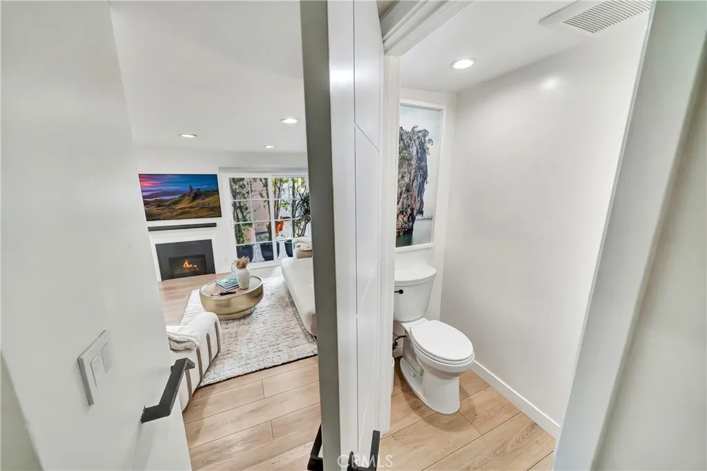 14727 Magnolia Boulevard 126, Sherman Oaks, California 91403 home-pic-14