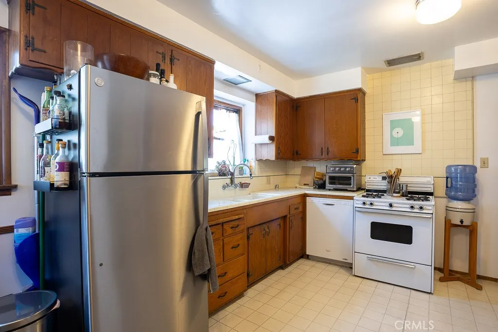 3735 Arbolada, Los Angeles, California 90027 home-pic-16