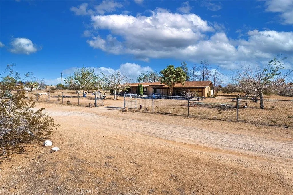 1495 Alta Avenue, Yucca Valley, California 92284 home-pic-39