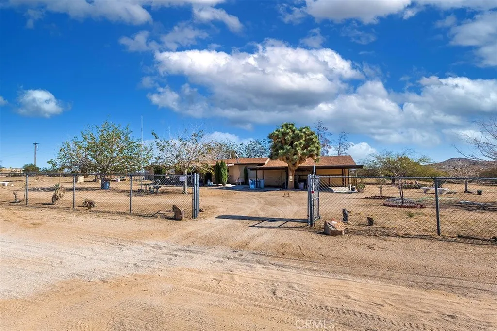 1495 Alta Avenue, Yucca Valley, California 92284 home-pic-38