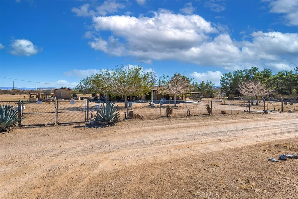 1495 Alta Avenue, Yucca Valley, California 92284 home-pic-40