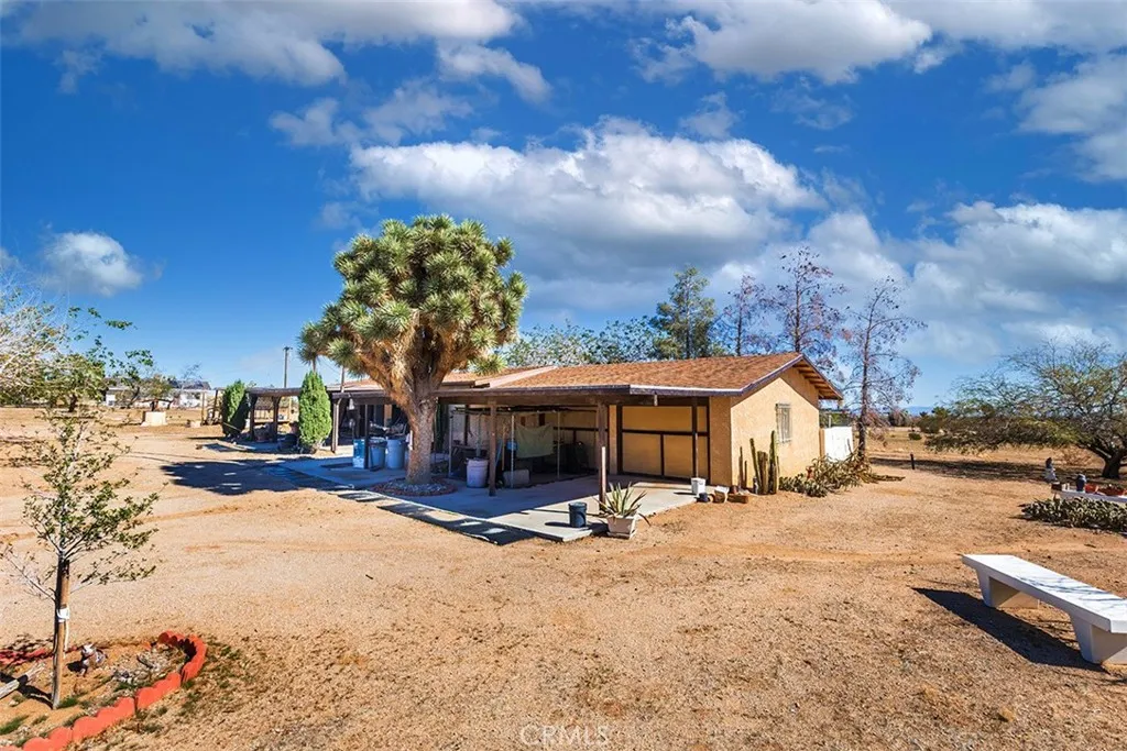 1495 Alta Avenue, Yucca Valley, California 92284 home-pic-1