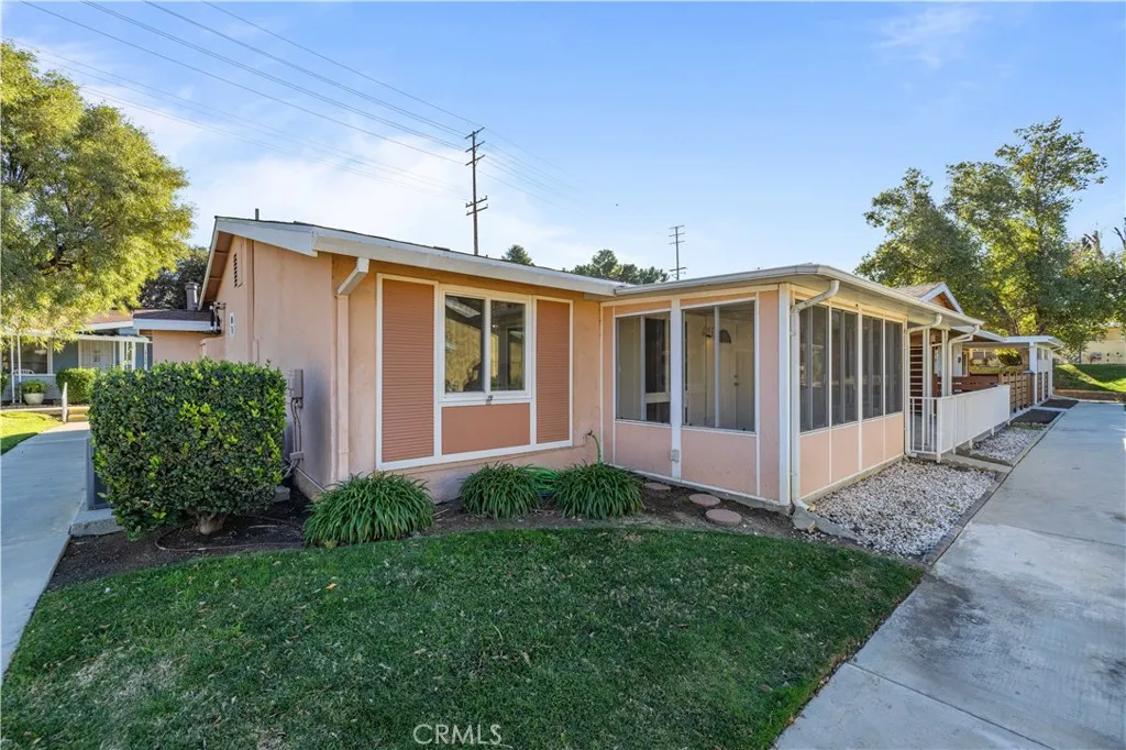 19152 Avenue Of The Oaks B, Newhall, California 91321 home-pic-3