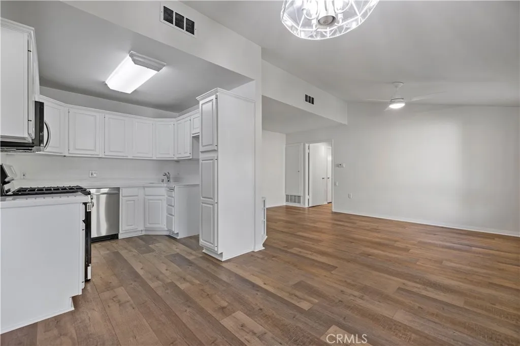 19152 Avenue Of The Oaks B, Newhall, California 91321 home-pic-11