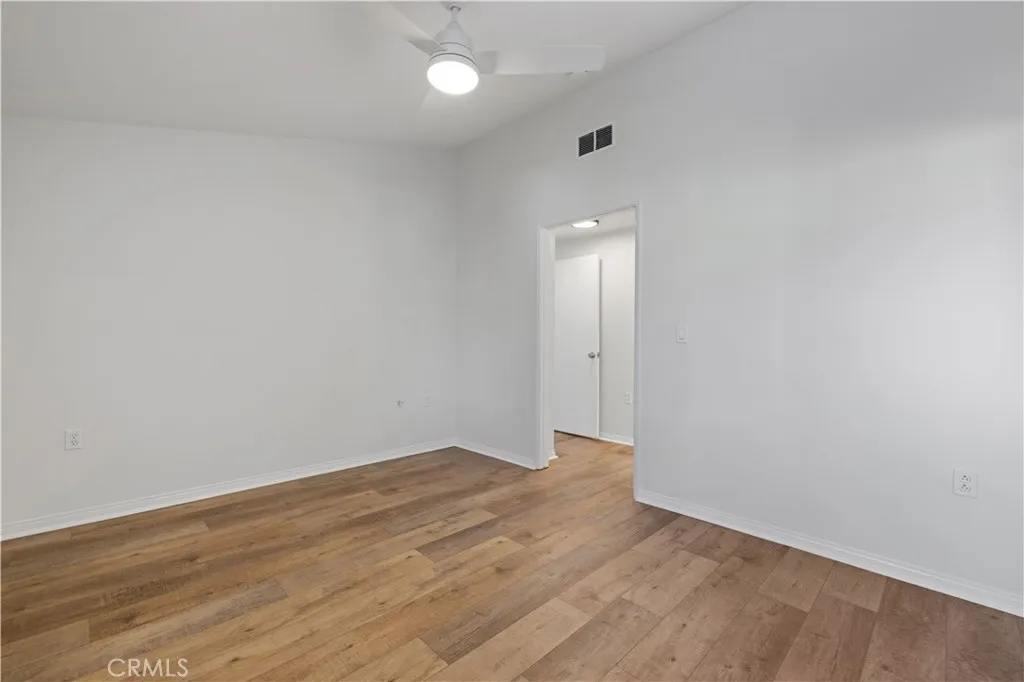 19152 Avenue Of The Oaks B, Newhall, California 91321 home-pic-20