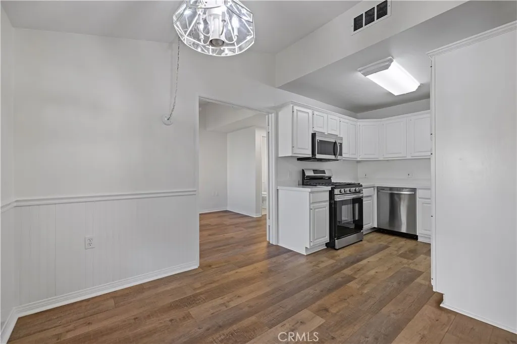 19152 Avenue Of The Oaks B, Newhall, California 91321 home-pic-10