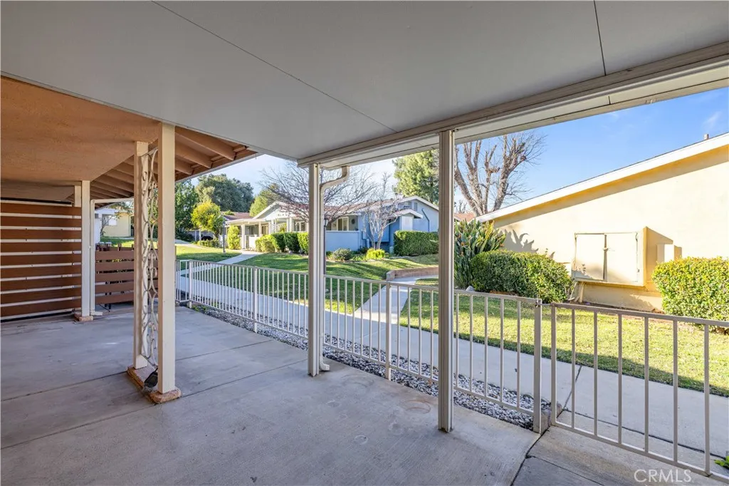 19152 Avenue Of The Oaks B, Newhall, California 91321 home-pic-36