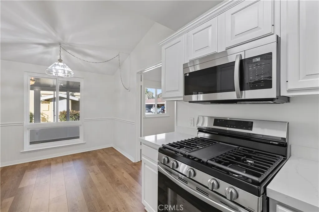 19152 Avenue Of The Oaks B, Newhall, California 91321 home-pic-15