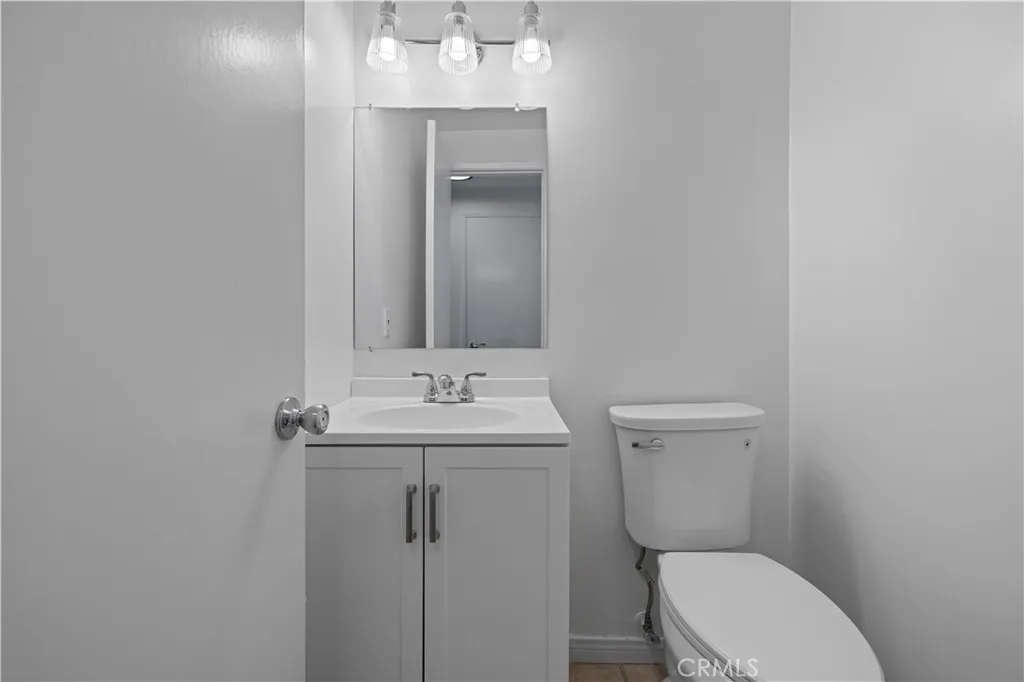 19152 Avenue Of The Oaks B, Newhall, California 91321 home-pic-30